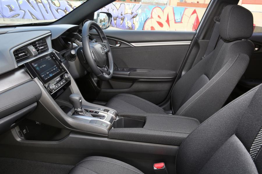 Интерьер Honda Civic VTi-L Hatchback 2017 года  (AU) (фото 35 из 40)